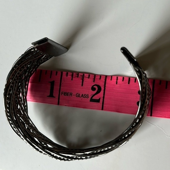 🌻Silver Toned Wired Cuff Bracelet - Picture 7 of 8
